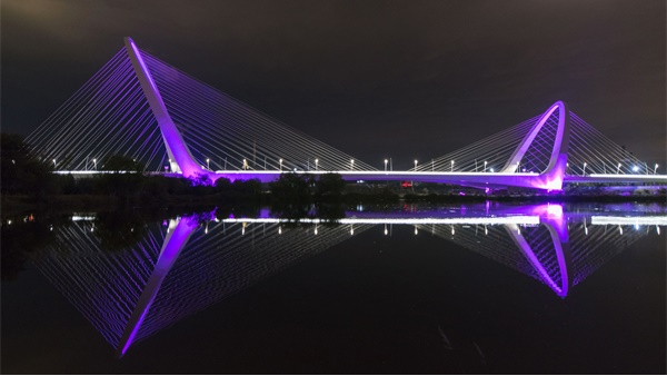 ҹ�ξ��۵���˸��ע��˼�����Ӱ�������ڸ���